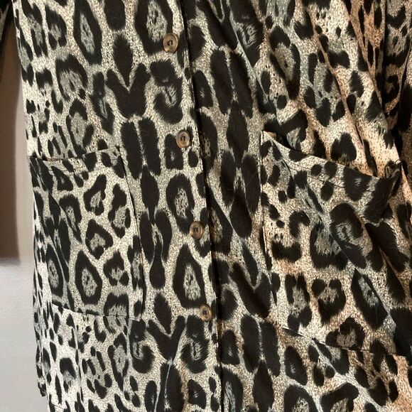 Leopard Print Button Up Women's Top - Picture 3 of 4